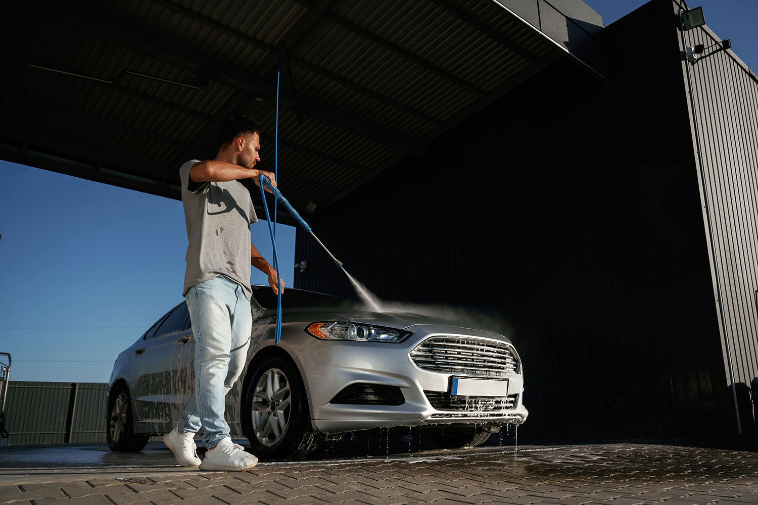 Oplachovanie automobilu v autoumyvárke s WAP